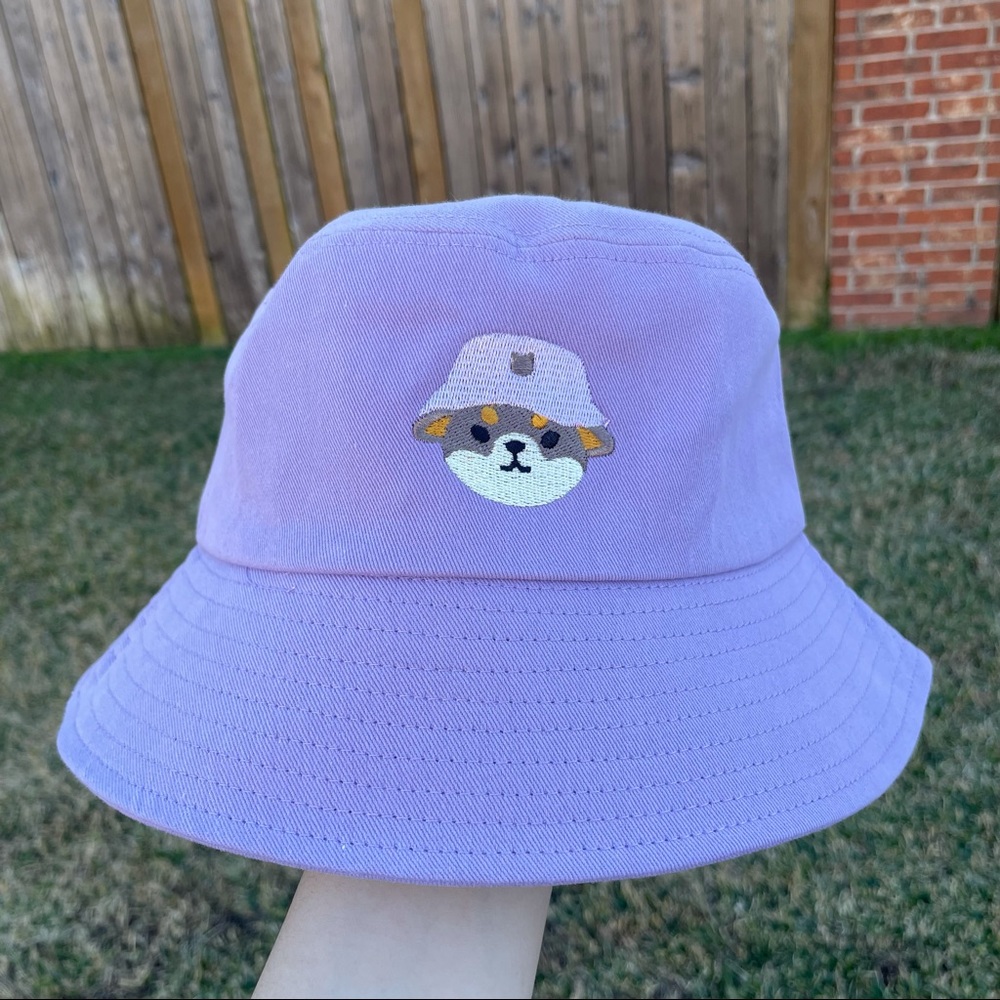EMBROIDERED BUCKET HAT